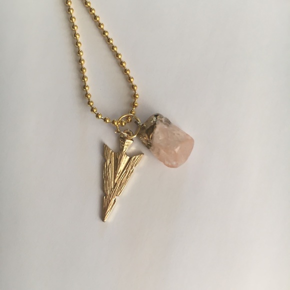 Wild Coral Quartz + Arrowhead Necklace - Picture 2 of 3